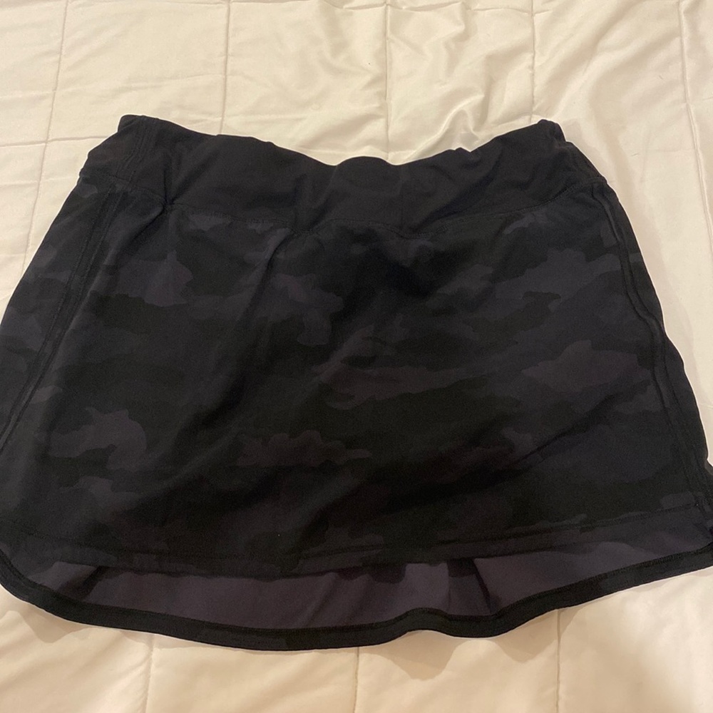 LULULEMON pace rival camo black skort, size 12 tall